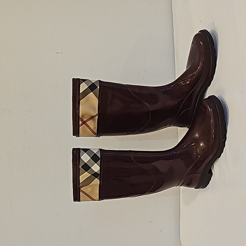Burberry Crosshill Rainboot,  Size 9.5 (40), rainboot, Burgundy with plaid